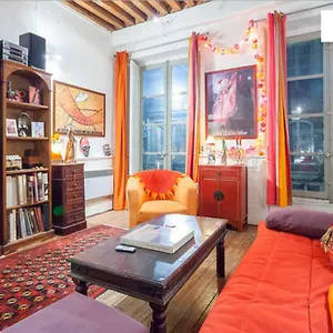 https://salon-et-mezzanine-typique-croix-rousse-lyon-hyper-centre.hotels-rhonealpes.com